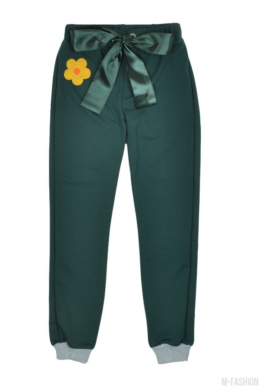 Спортивные штаны с яркими цветочными нашивками - Фото 1