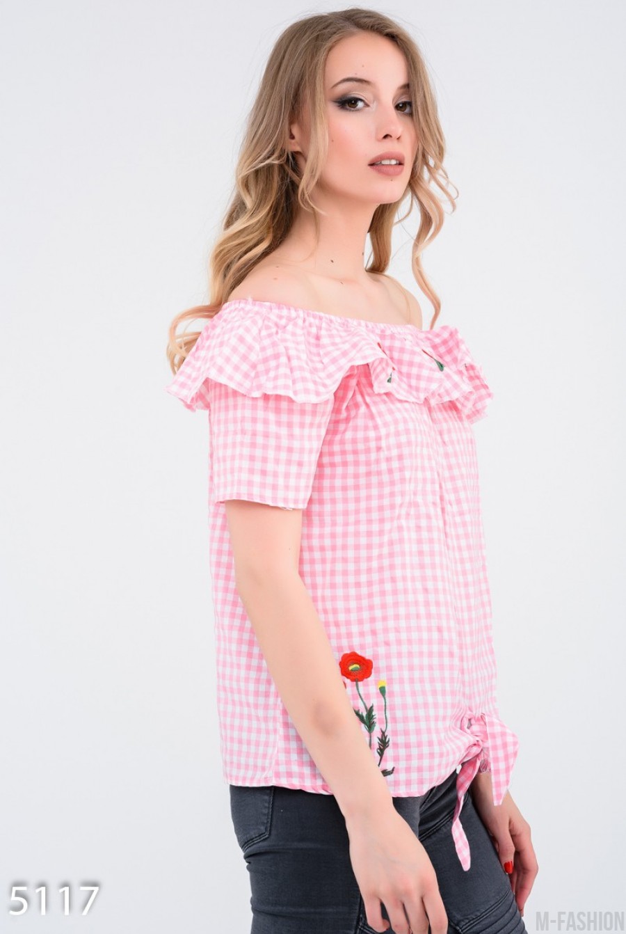 Розовая клетчатая блузка с отворотом-воланом и вышивкой- Фото 3