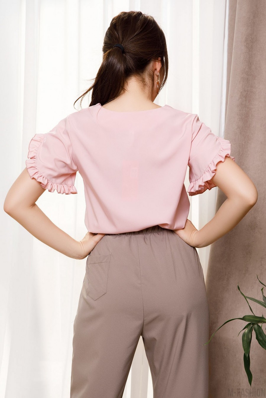 Розовая блуза с рюшами на рукавах- Фото 3