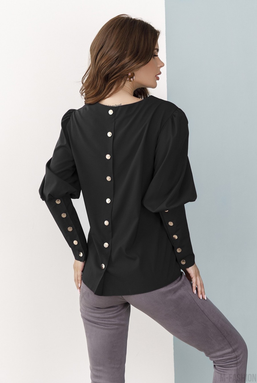 Черная классическая блуза с пуговицами- Фото 3