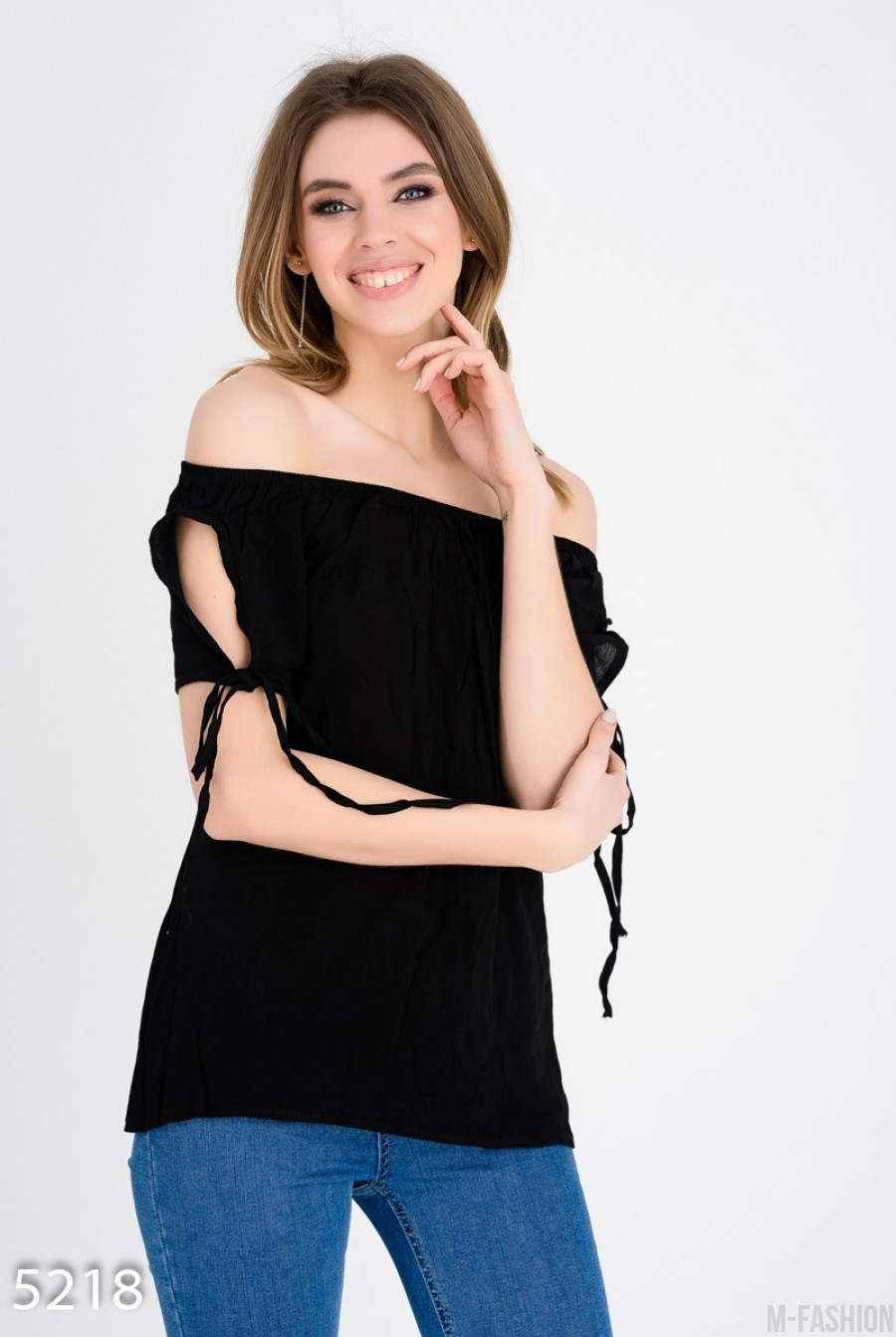 Черная блузка с открытыми плечами и короткими рукавами- Фото 2