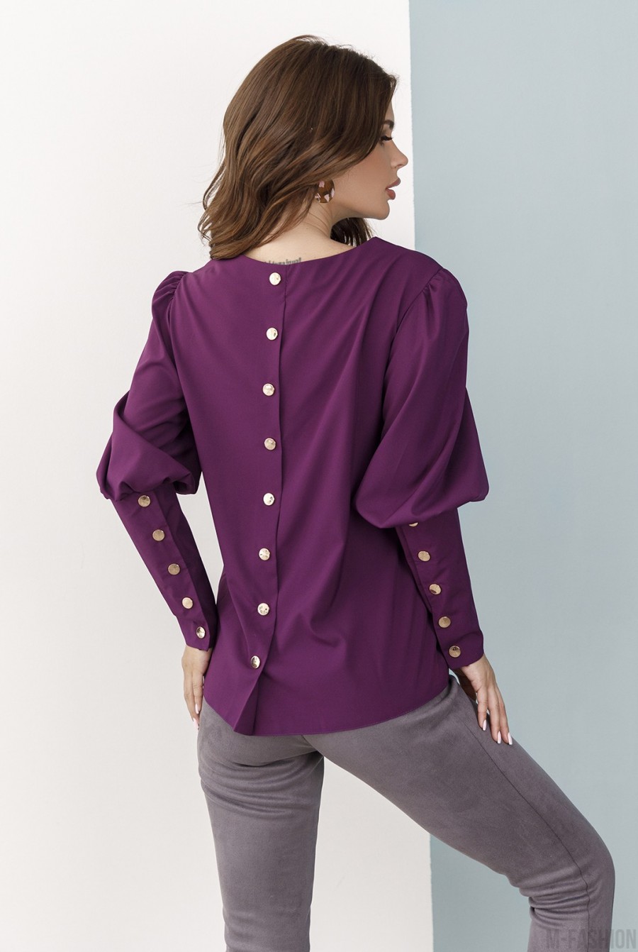 Фиолетовая классическая блуза с пуговицами- Фото 3