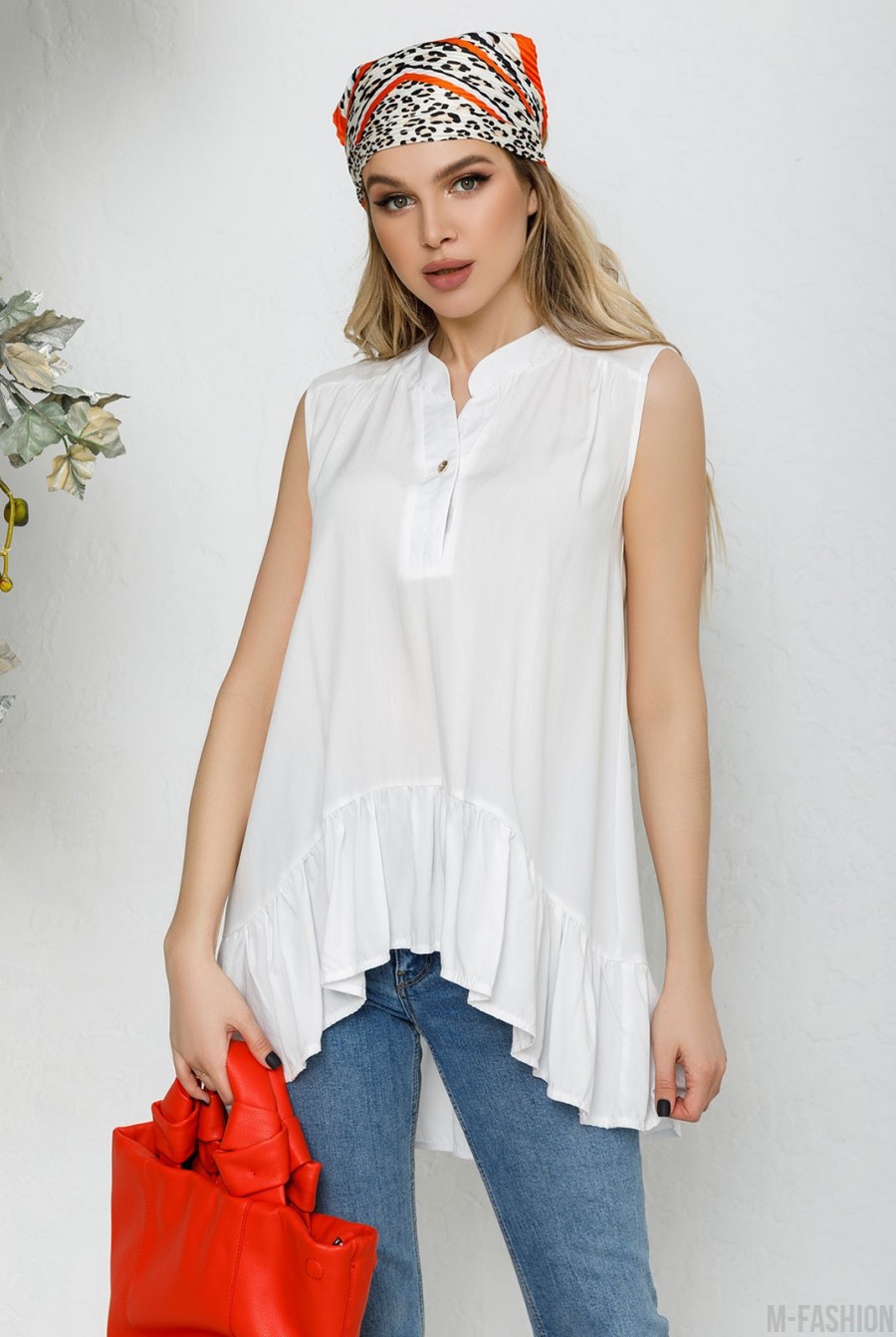 Молочная асимметричная блуза без рукавов с воланом - Фото 1