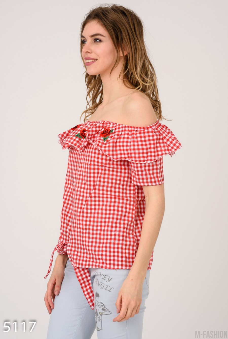 Красная клетчатая блузка с отворотом-воланом и вышивкой- Фото 3
