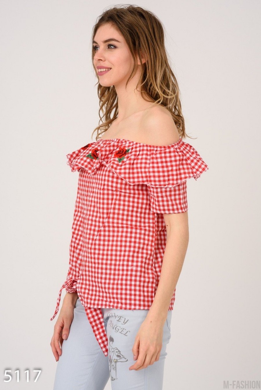Красная клетчатая блузка с отворотом-воланом и вышивкой- Фото 2