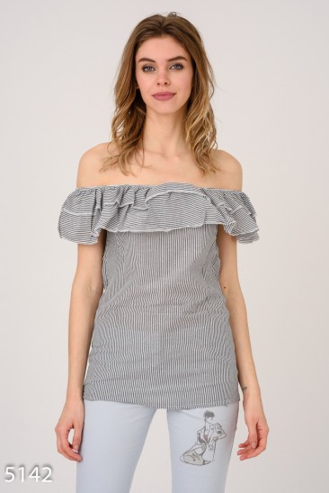 Серая удлиненная блузка в полоску с двойным отворотом