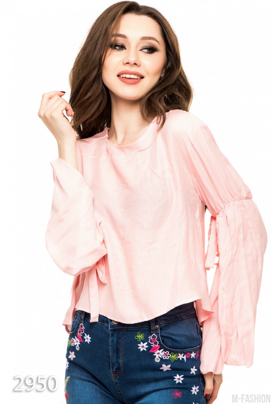 Розовая прямая блуза с длинными присобранными расклешенными рукавами - Фото 1