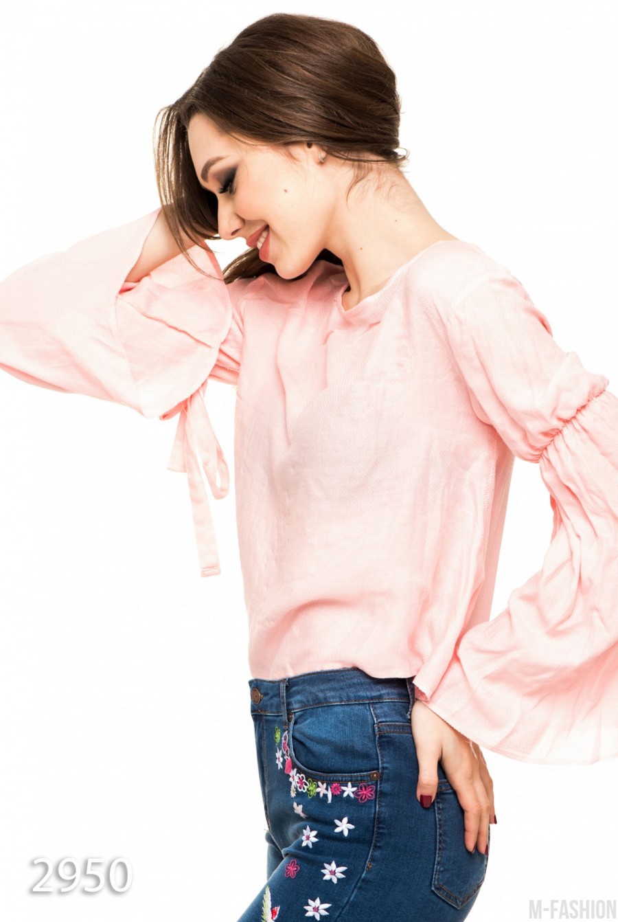 Розовая прямая блуза с длинными присобранными расклешенными рукавами- Фото 2