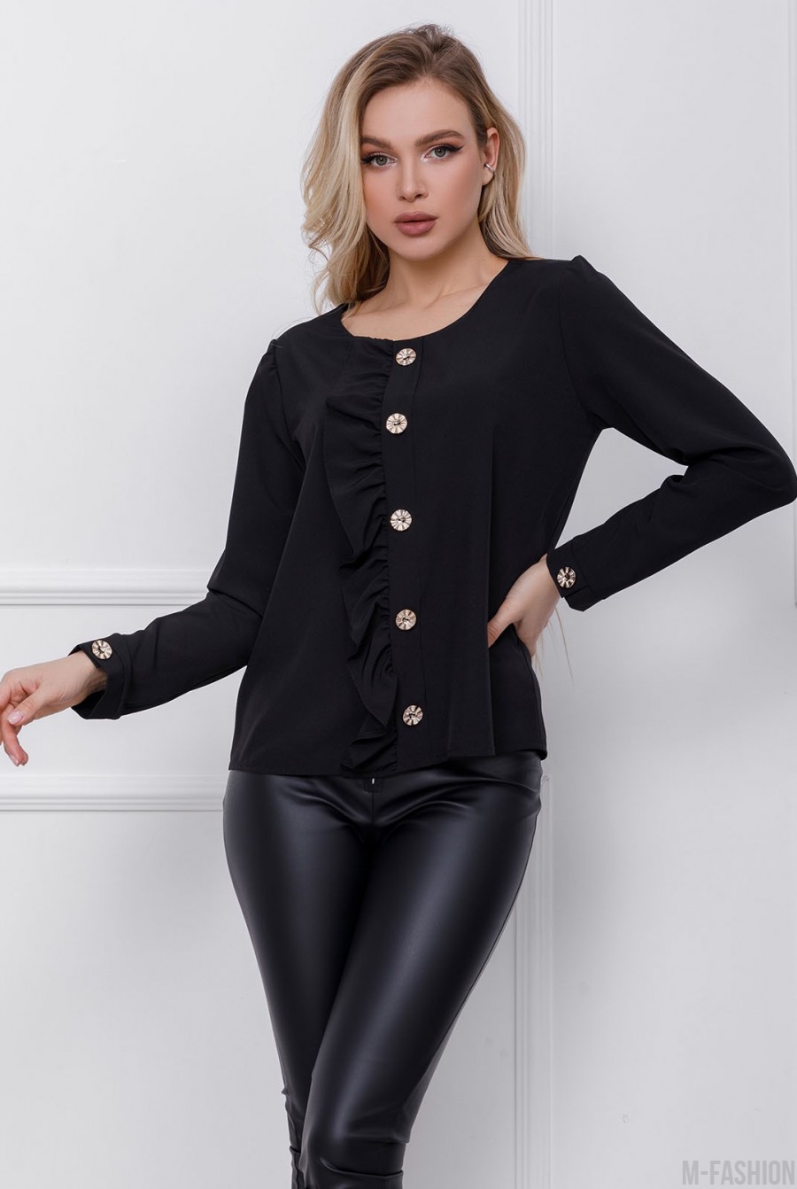 Черная нарядная блуза с воланом - Фото 1