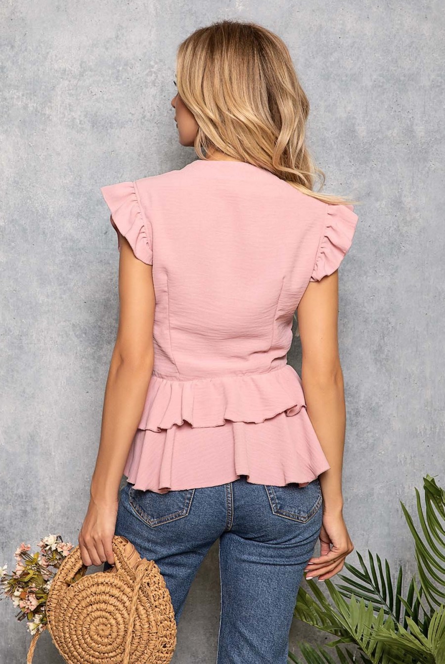 Розовая блуза на пуговицах декорированная воланами- Фото 3
