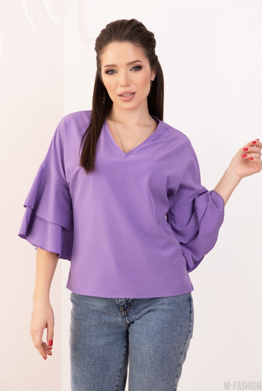 Фиолетовая блуза с воланами на рукавах - Фото 1