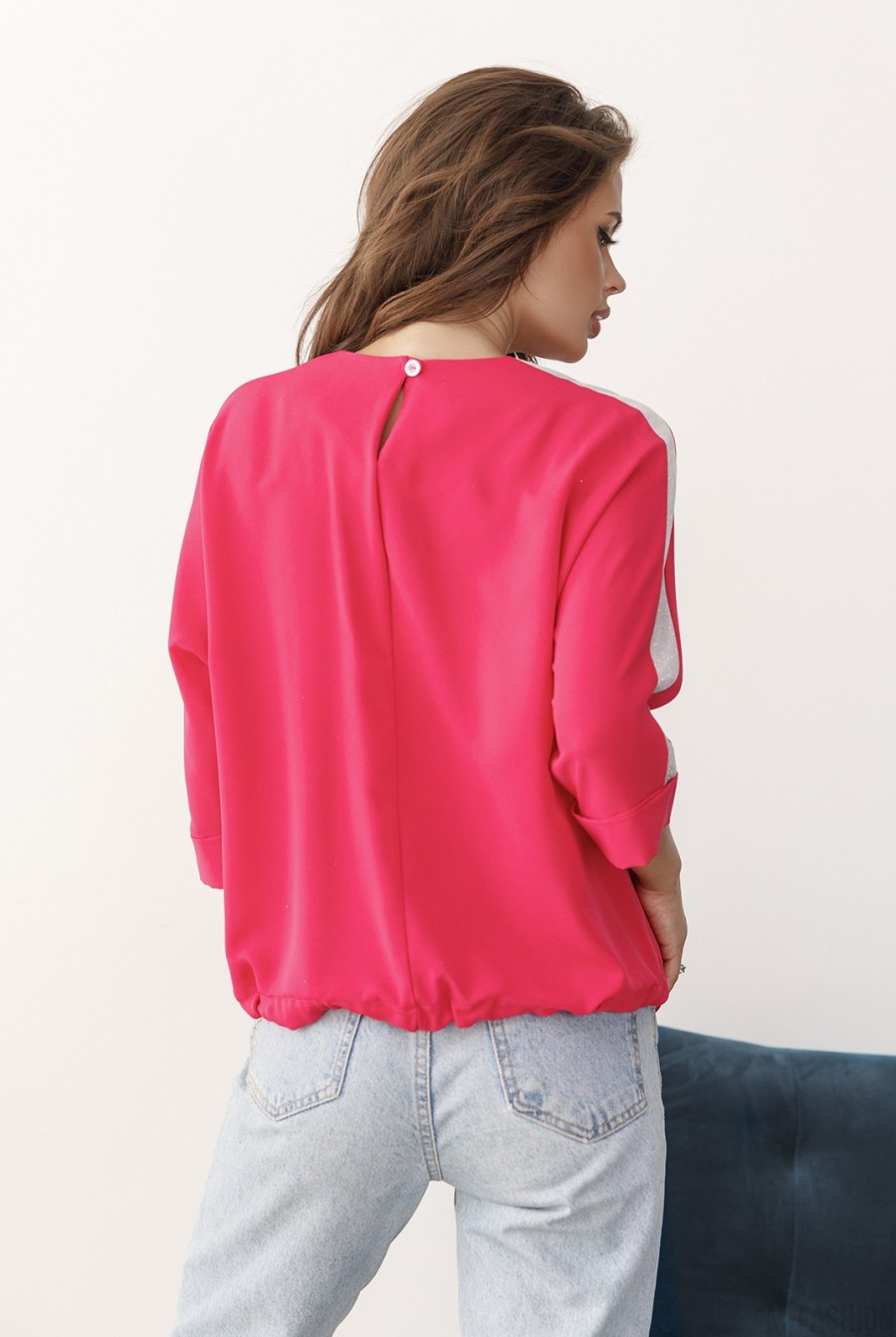 Малиновая крепдешиновая блуза с блестящими вставками- Фото 3