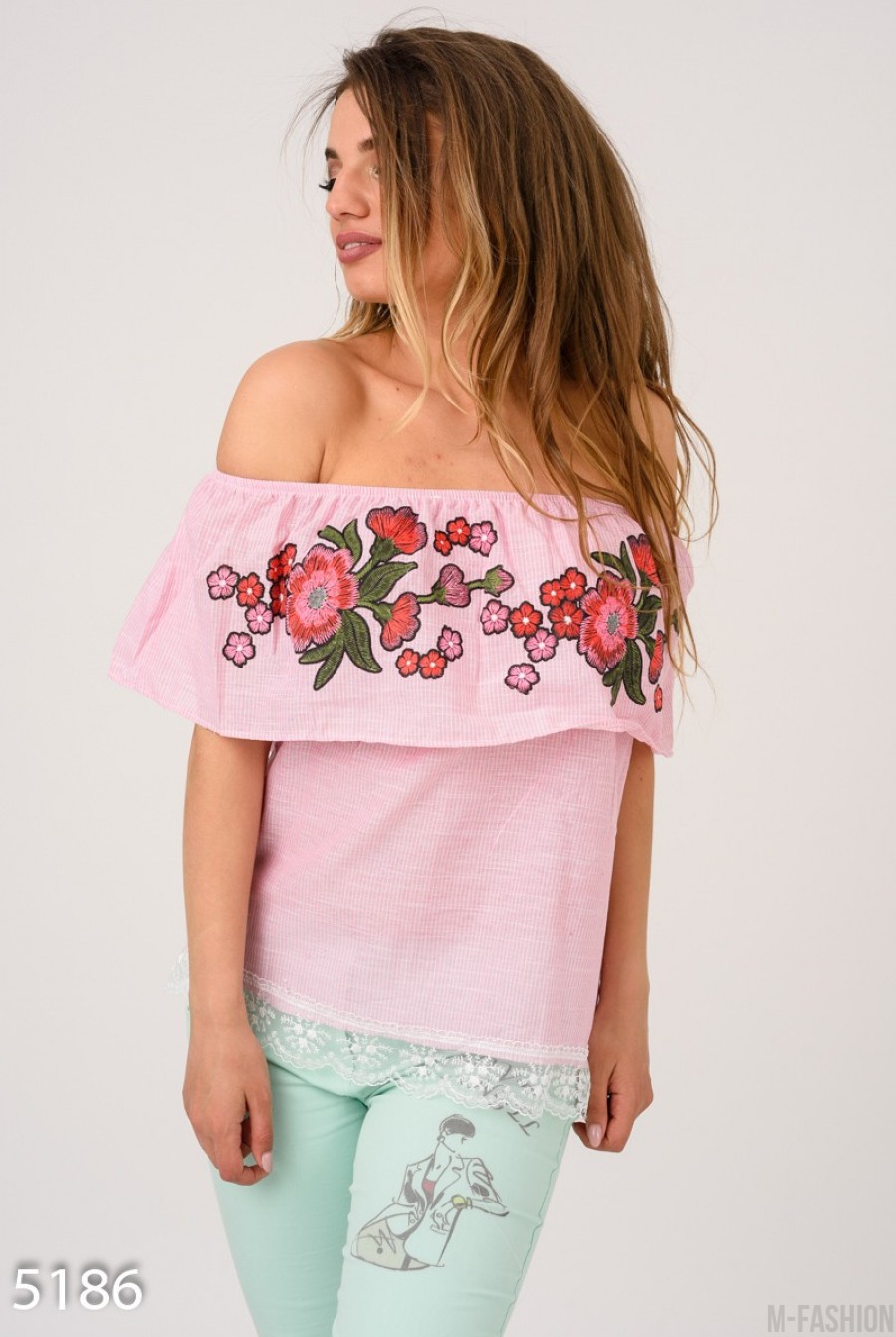 Розовая полосатая открытая блуза с цветочным узором и кружевом- Фото 3
