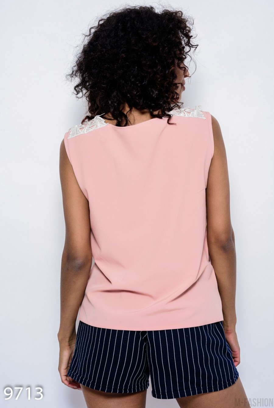Розовая легкая блуза из стрейч-котона с декором из кружева- Фото 3