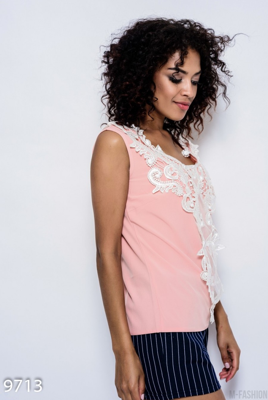 Розовая легкая блуза из стрейч-котона с декором из кружева- Фото 2