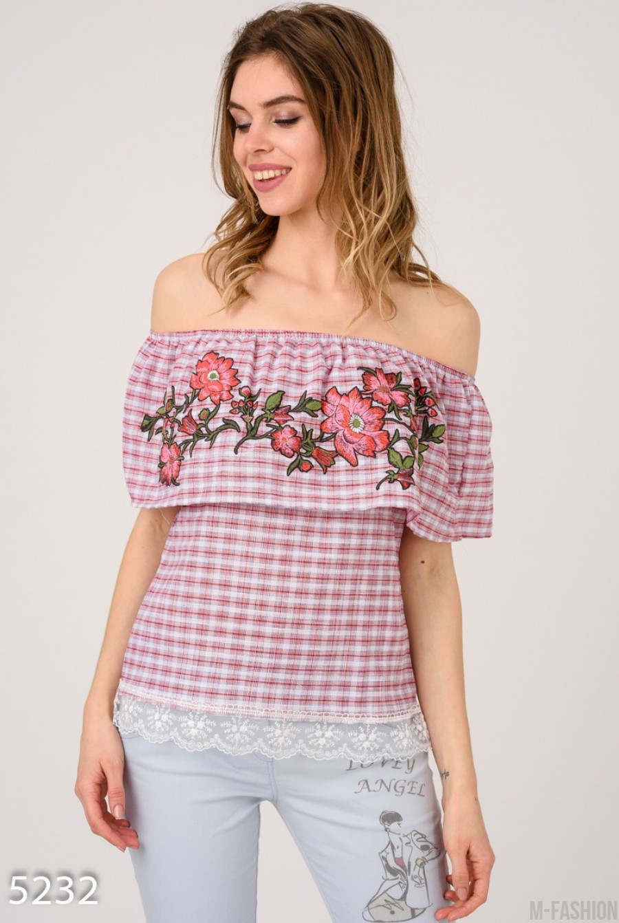 Бордовая хлопковая приталенная блуза с цветами на широком отвороте - Фото 1