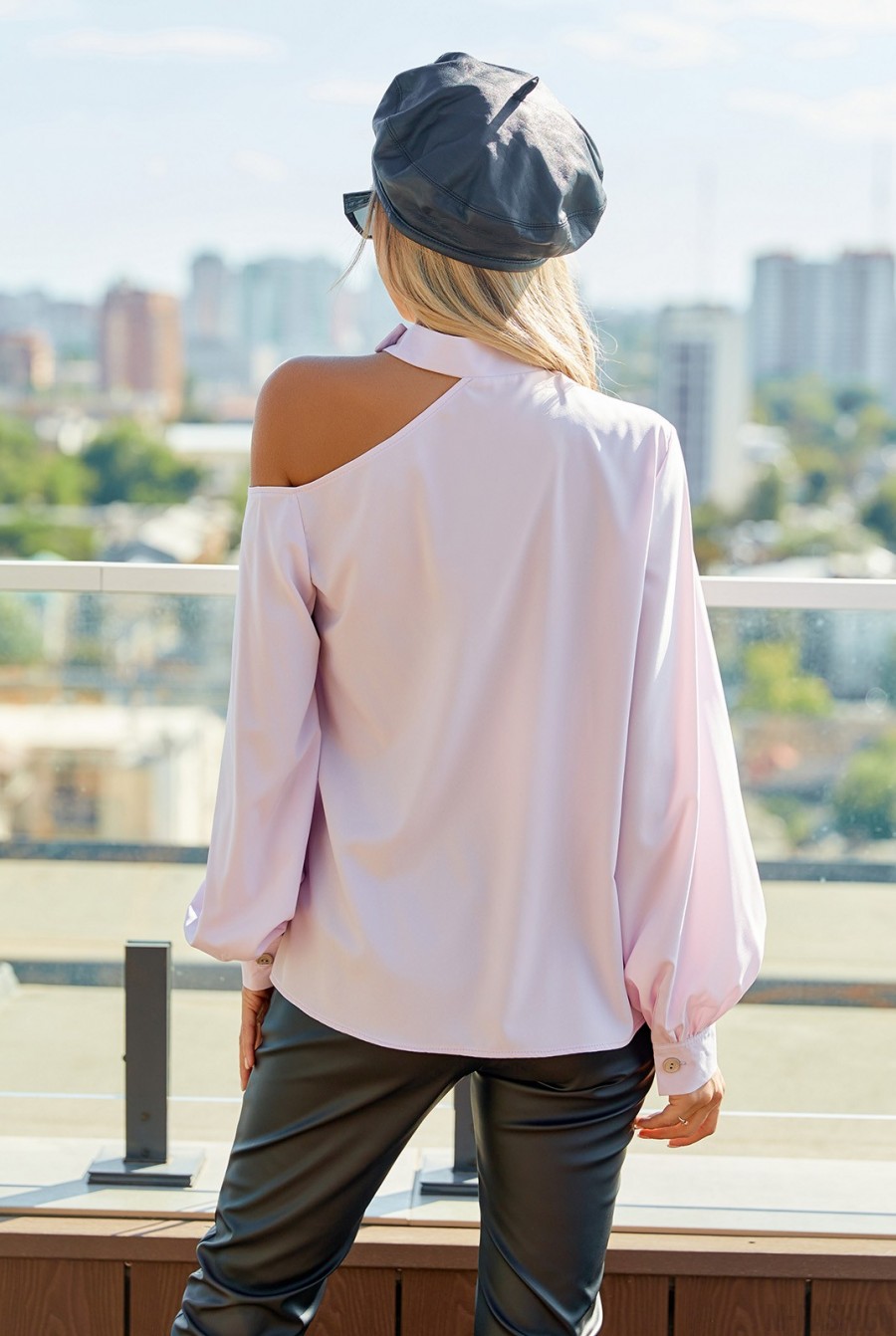 Сиреневая блуза с открытым плечом- Фото 3