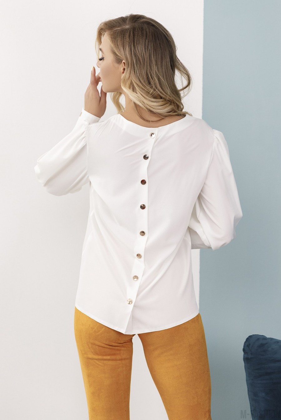 Белая классическая блуза с пуговицами- Фото 3