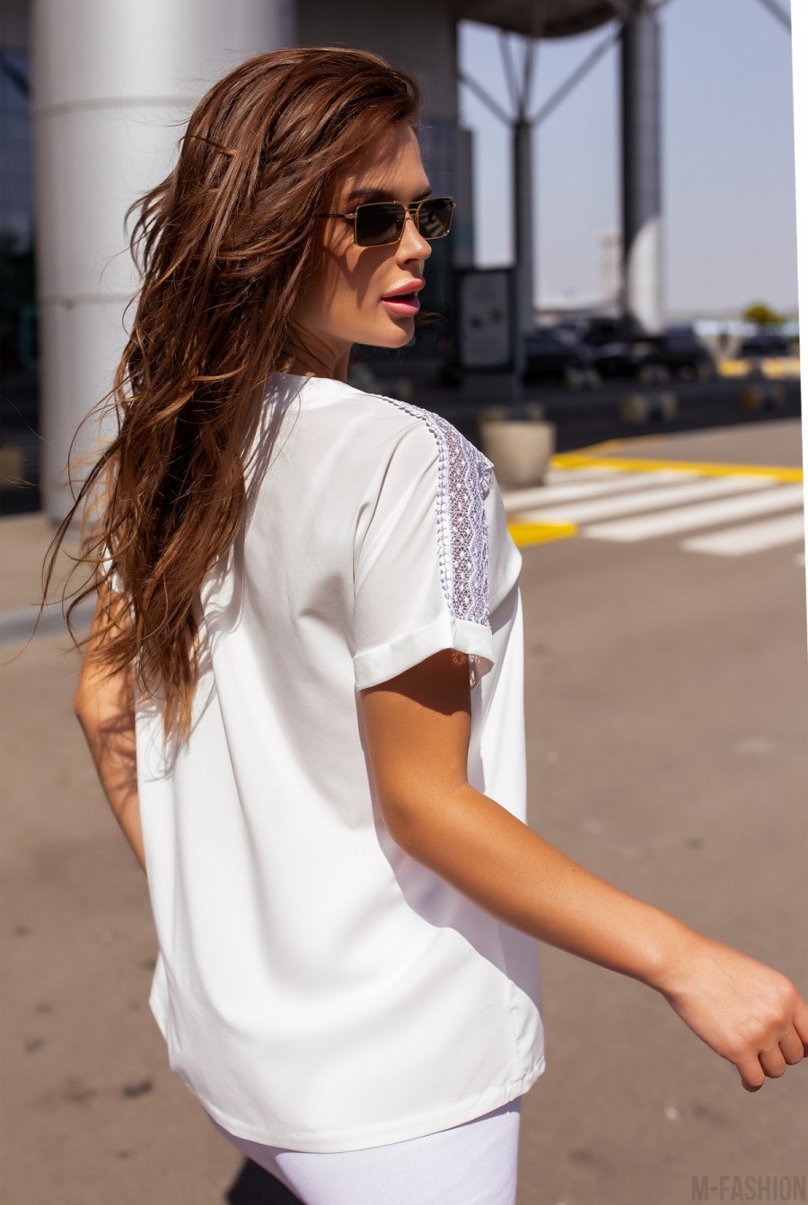 Белая свободная блуза с кружевом- Фото 3