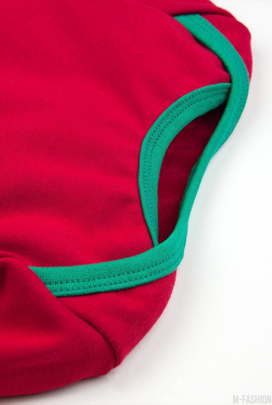 Красное хлопковое боди с длинными рукавами, зеленой бейкой и принтом- Фото 4