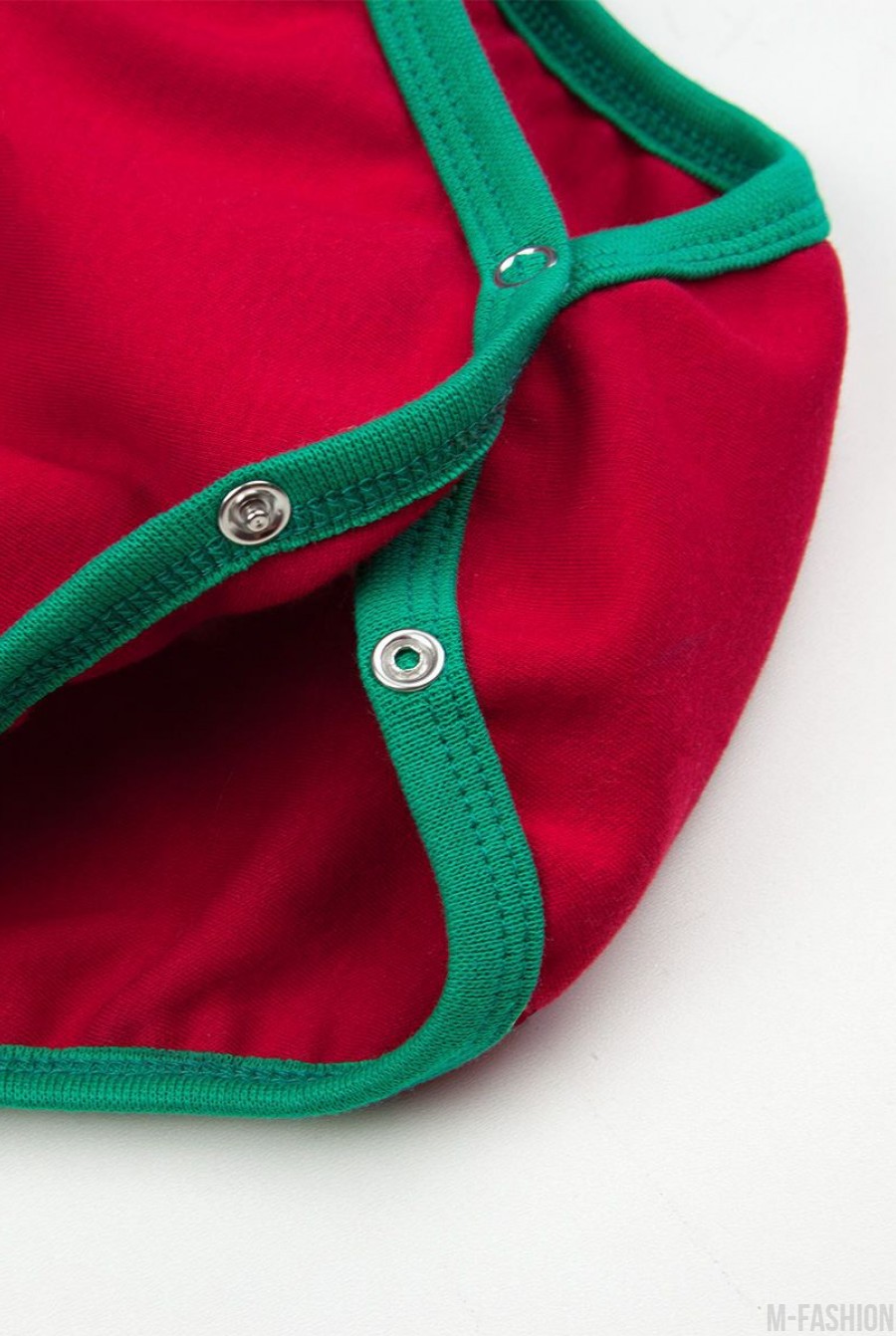 Красное хлопковое боди с длинными рукавами, зеленой бейкой и принтом- Фото 6