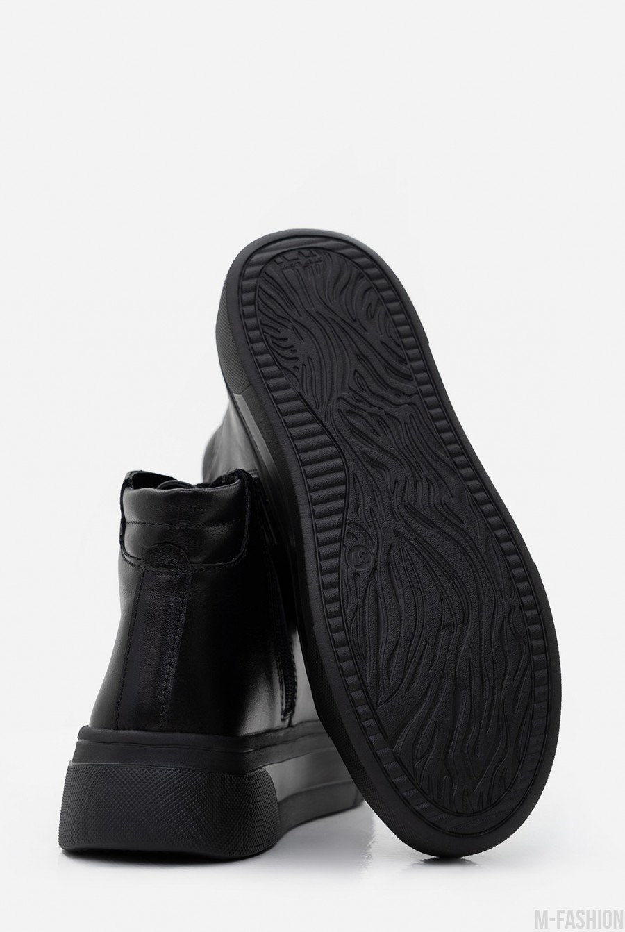 Черные кожаные ботинки на байке- Фото 4