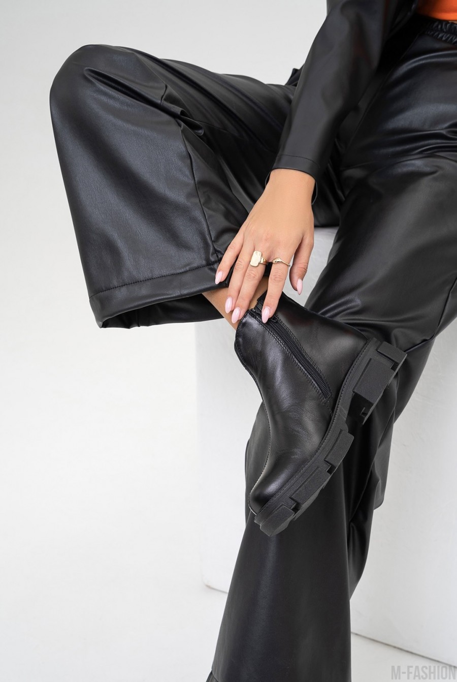 Черные кожаные ботинки на меху со швом- Фото 3