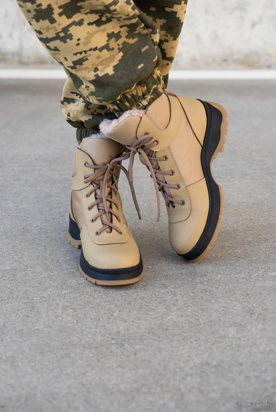 Бежевые кожаные ботинки на меху - Фото 1