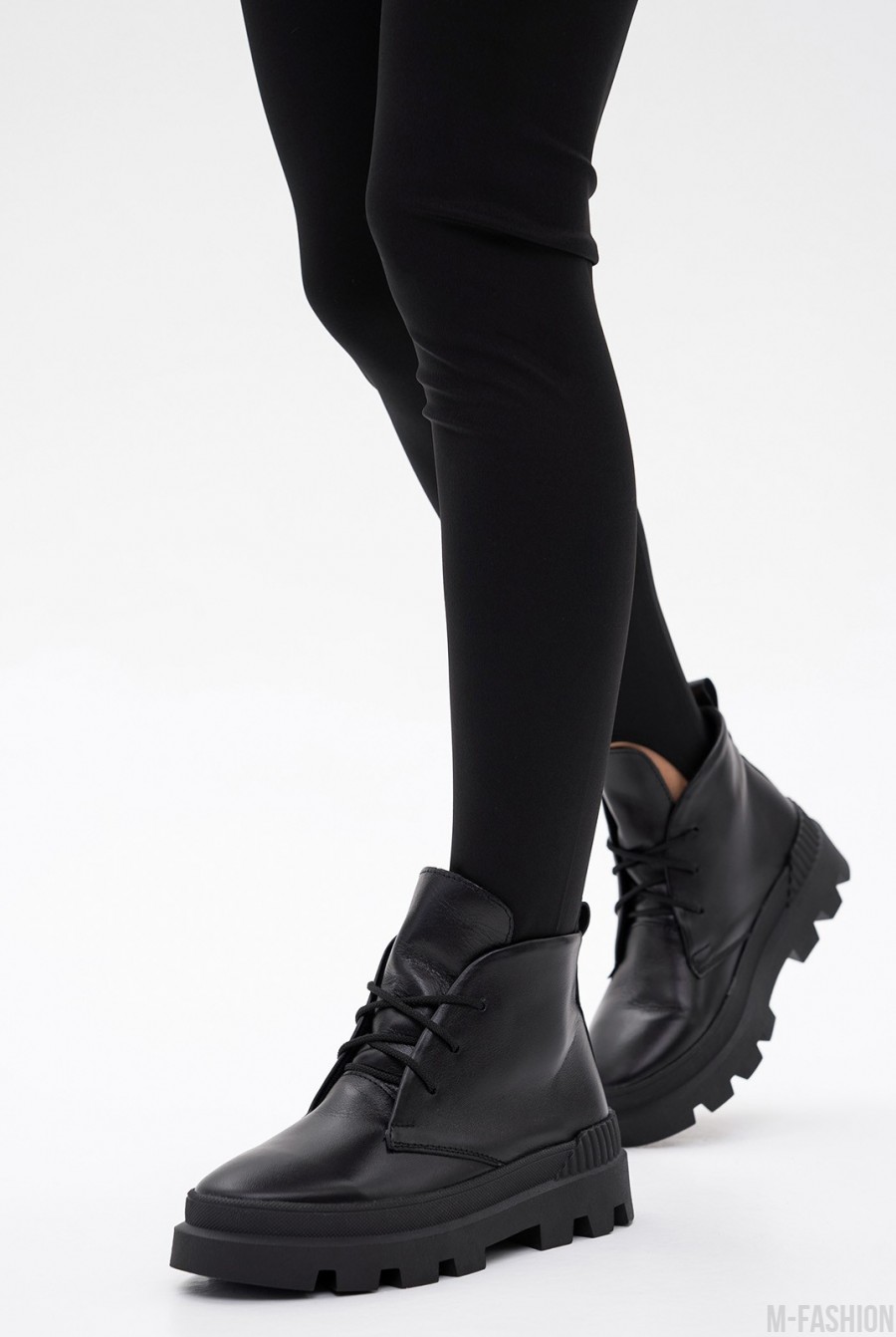 Черные утепленные байкой ботинки из натуральной кожи - Фото 1