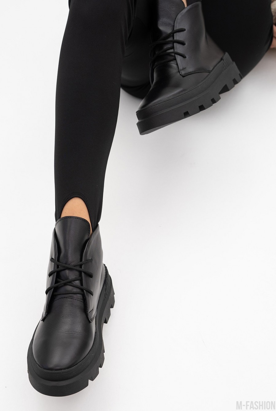 Черные утепленные байкой ботинки из натуральной кожи- Фото 3