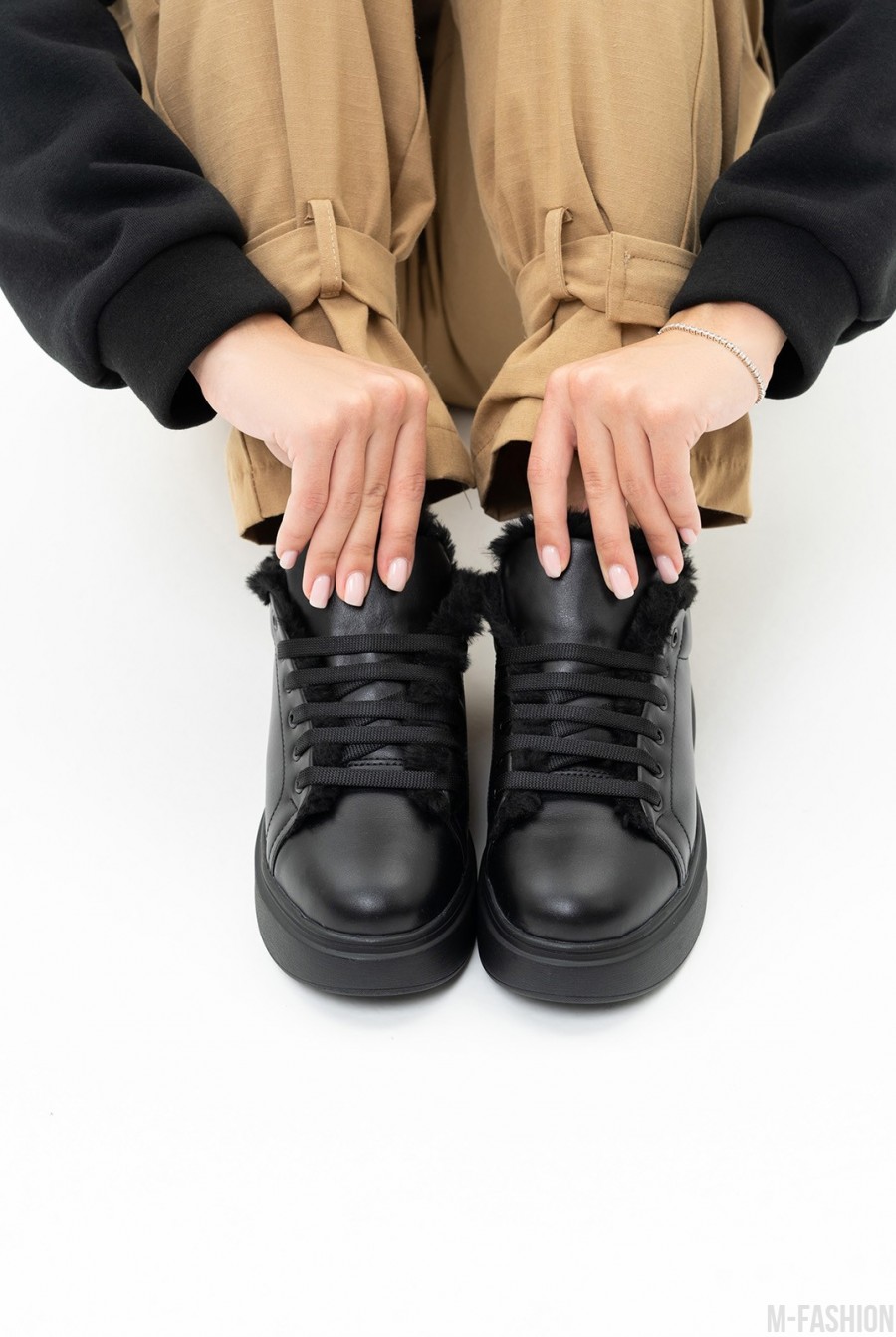Черные низкие ботинки из кожи на меху- Фото 2