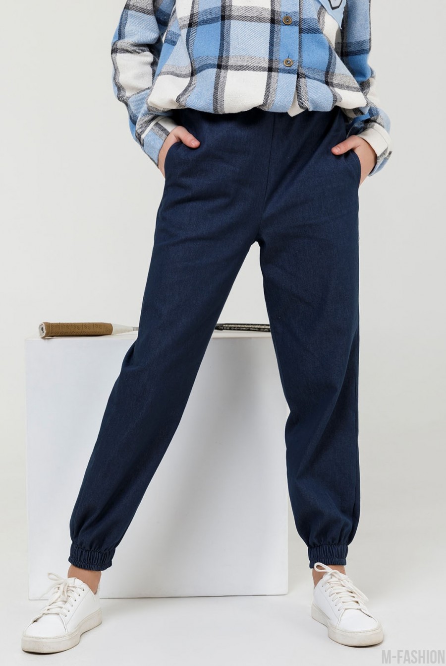 Синие джинсовые брюки джоггеры - Фото 1