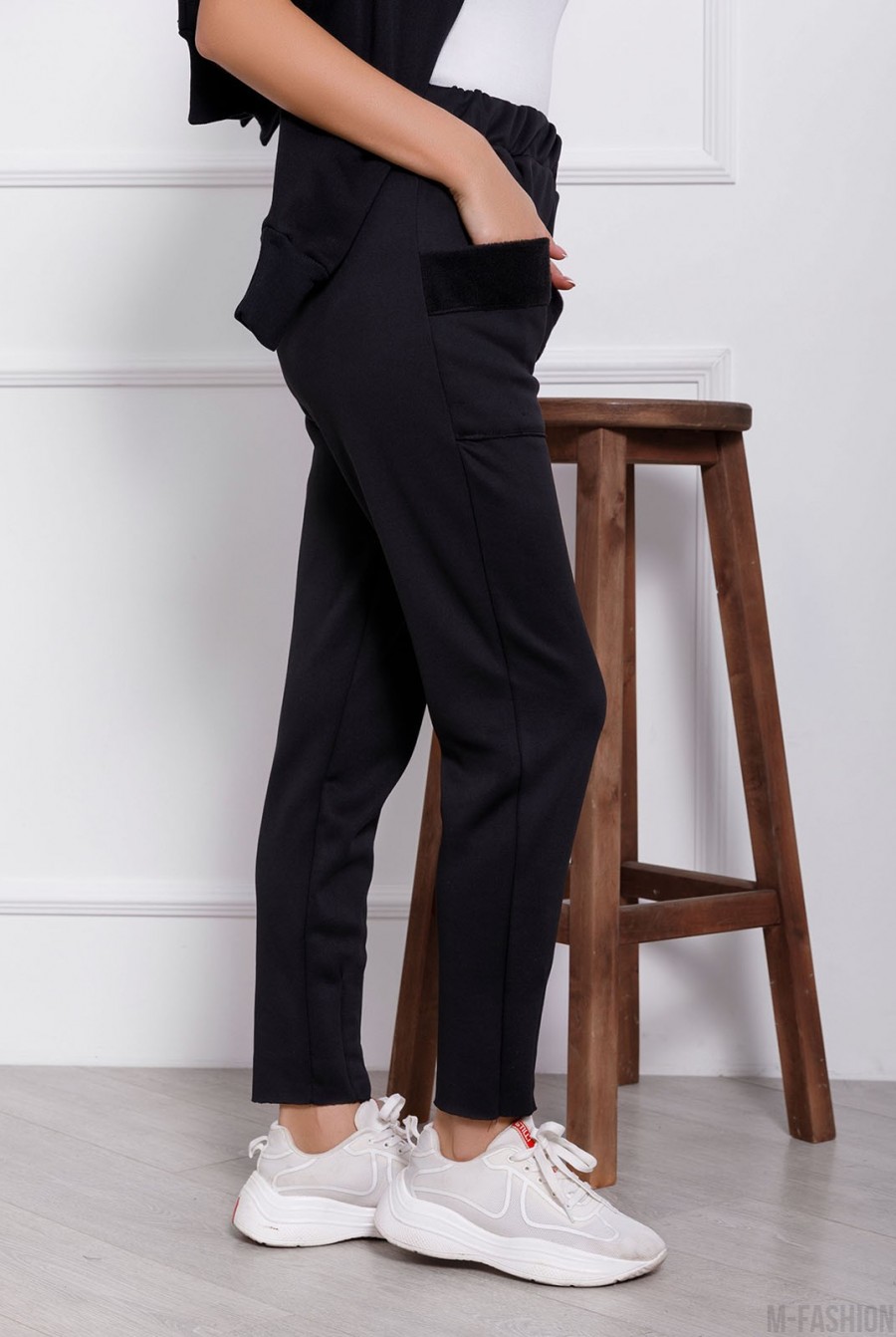 Черные брюки из трикотажа на меху с карманами- Фото 2