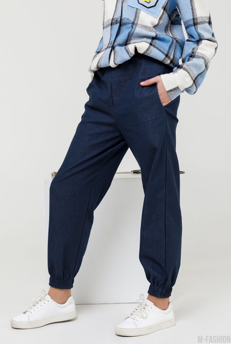 Синие джинсовые брюки джоггеры- Фото 2