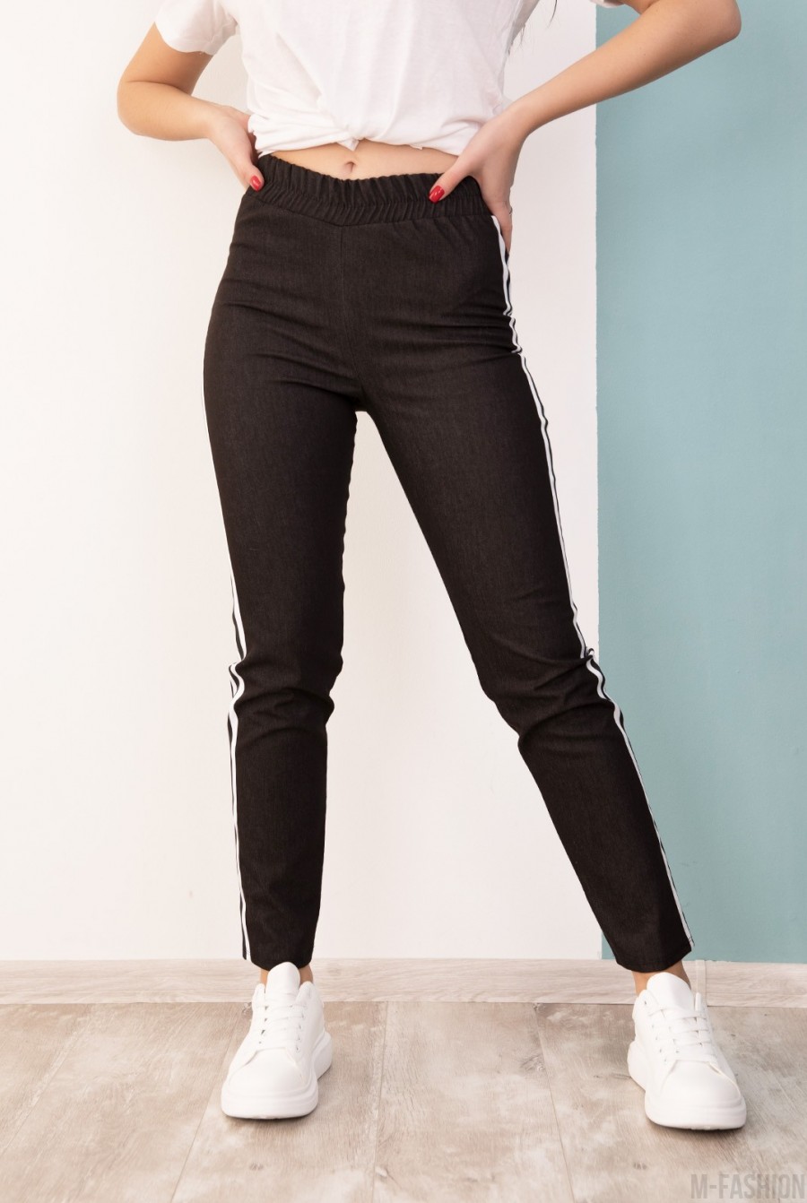 Черные джинсовые брюки с лампасами - Фото 1