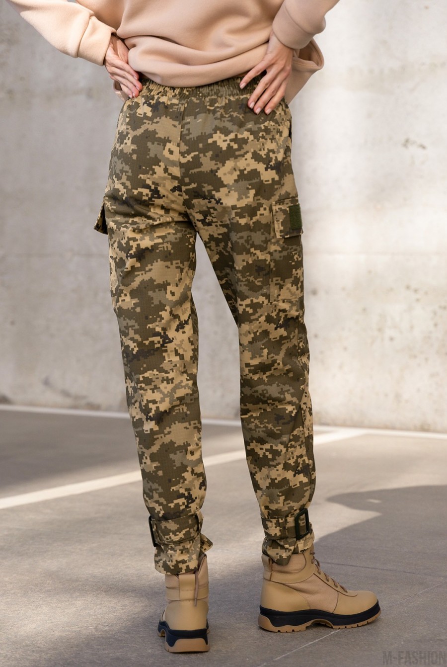 Принтованные брюки цвета хаки в стиле милитари- Фото 3