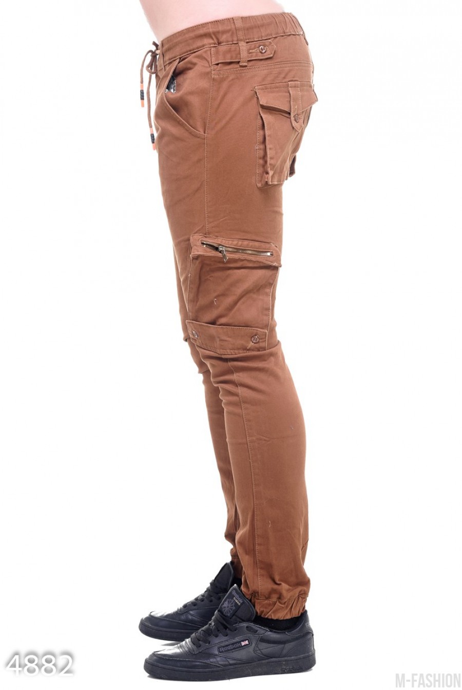 Коричневые мужские брюки с боковыми и задними накладными карманами- Фото 3