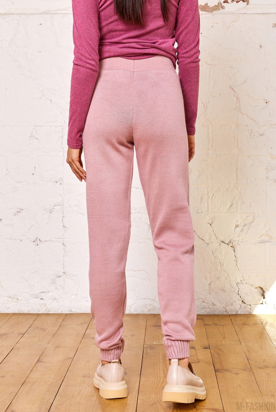 Розовые шерстяные вязаные брюки с манжетами- Фото 3