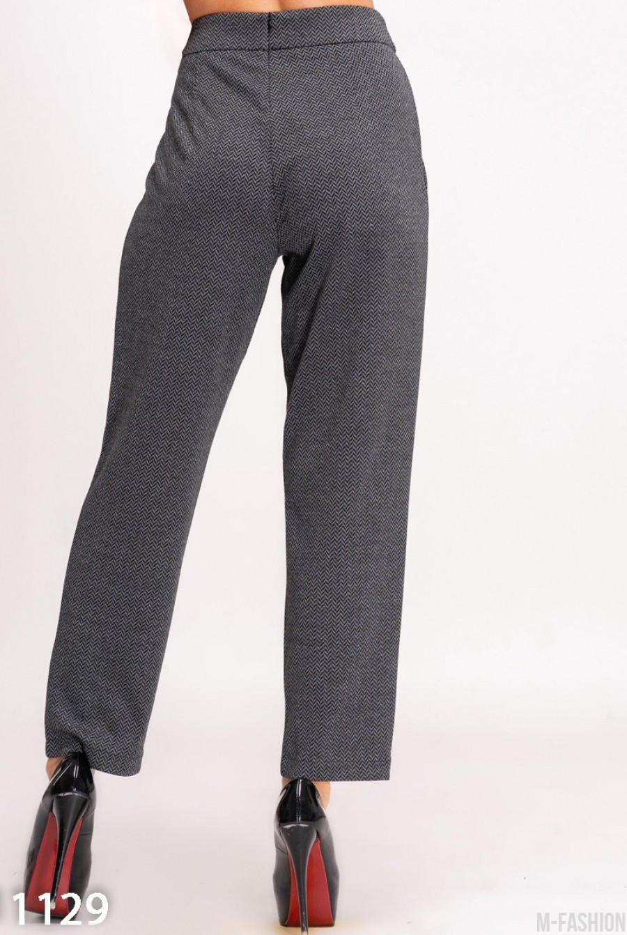 Классические темно-серые брюки с геометрическим принтом- Фото 3