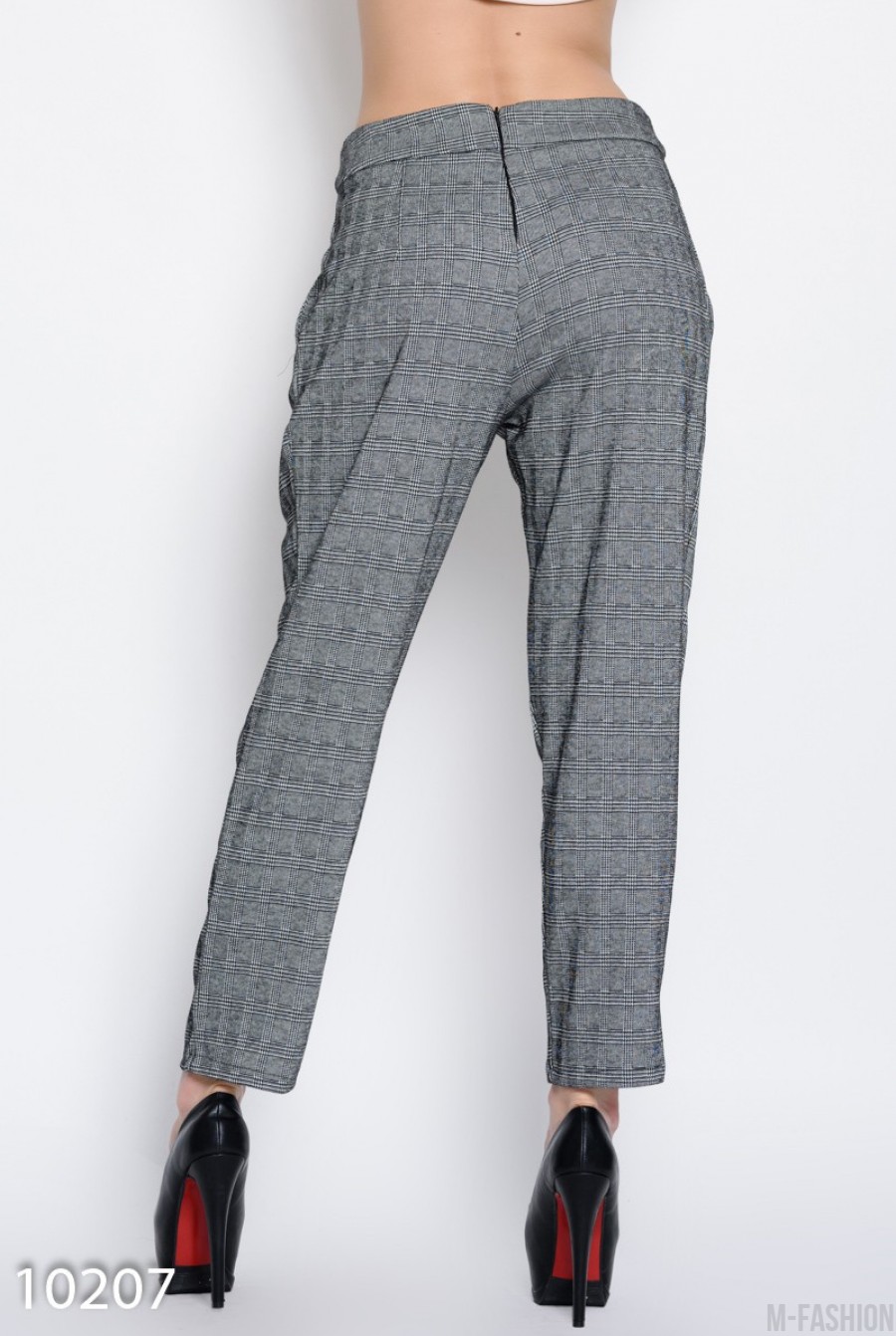 Серые в полосатый принт трикотажные брюки с карманами- Фото 7