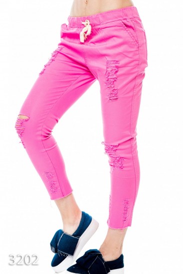 Розовые укороченные рваные джинсы со шнурком в поясе