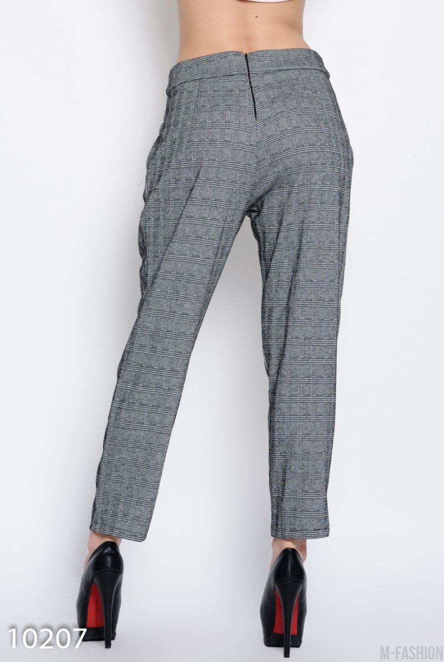 Серые в полосатый принт трикотажные брюки с карманами- Фото 6