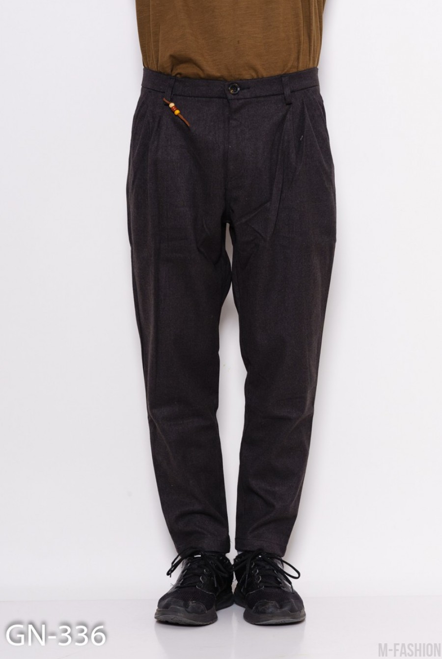 Темно-серые брюки чинос с защипами у пояса - Фото 1