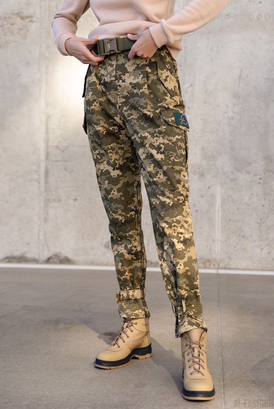 Коттоновые брюки карго цвета хаки - Фото 1