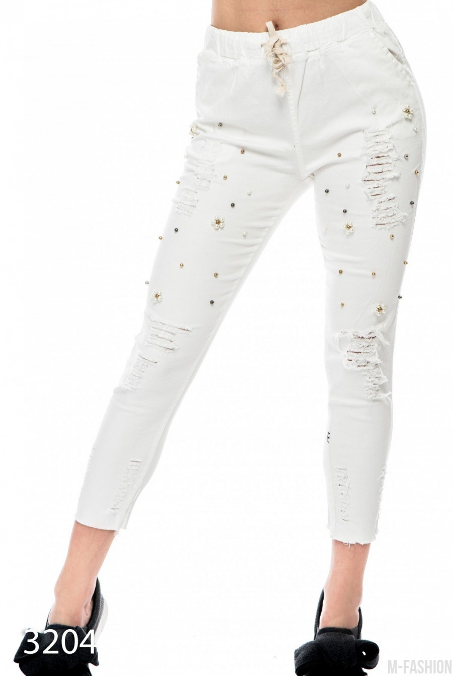 Белые джинсовые брюки с прорезями и бусинками - Фото 1