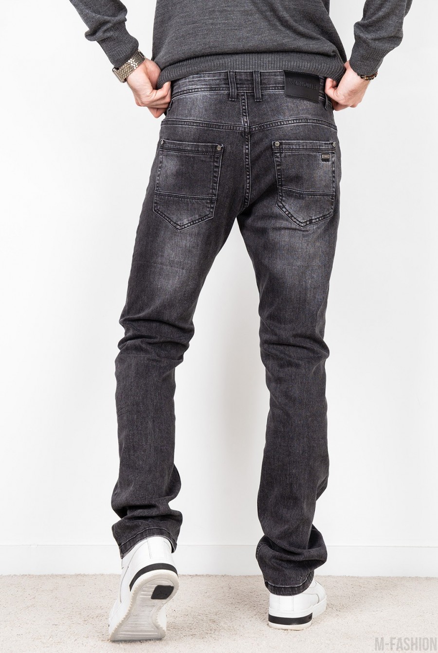 Классические потертые джинсы серого цвета- Фото 3