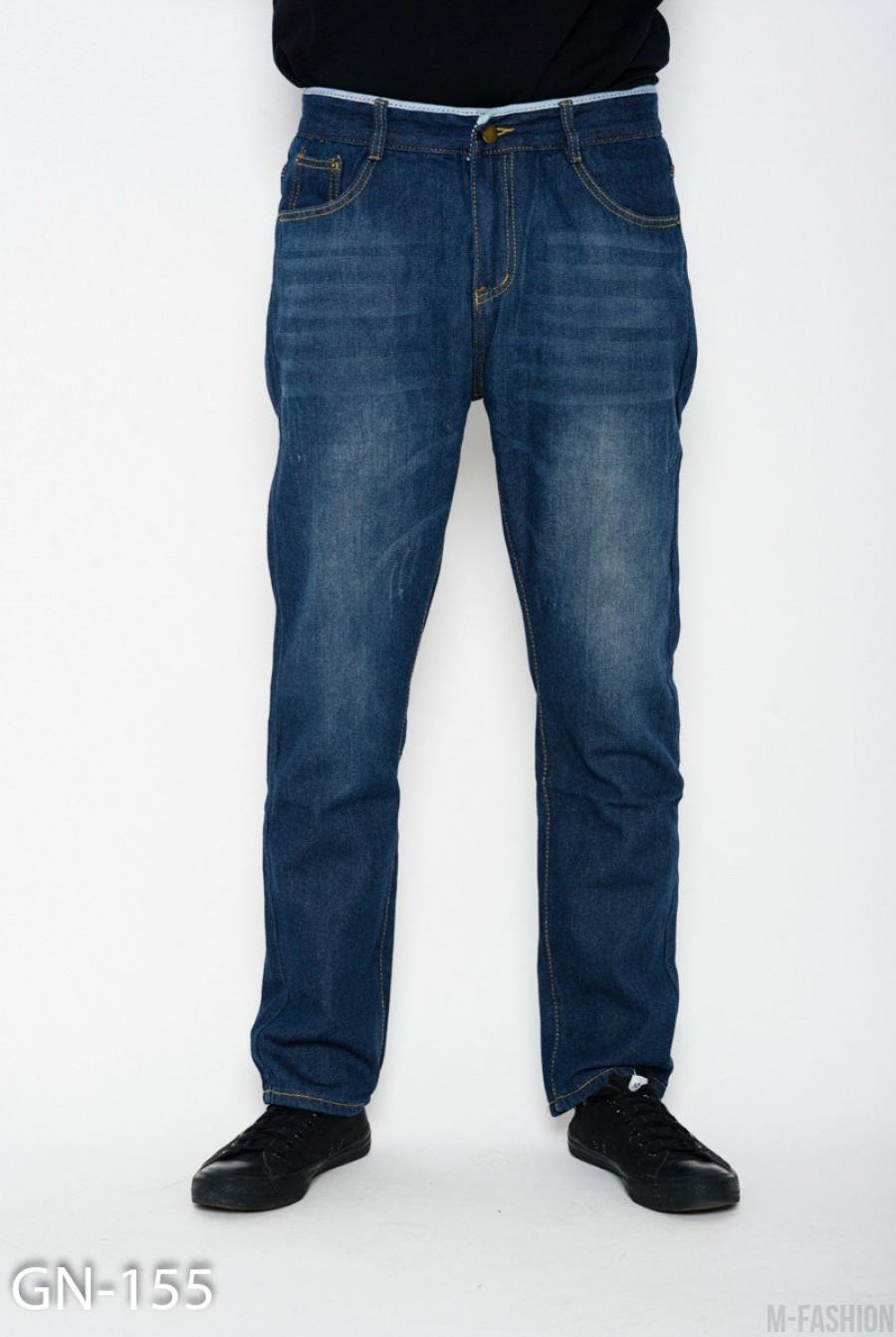 Синие классические джинсы с небольшими потертостями - Фото 1