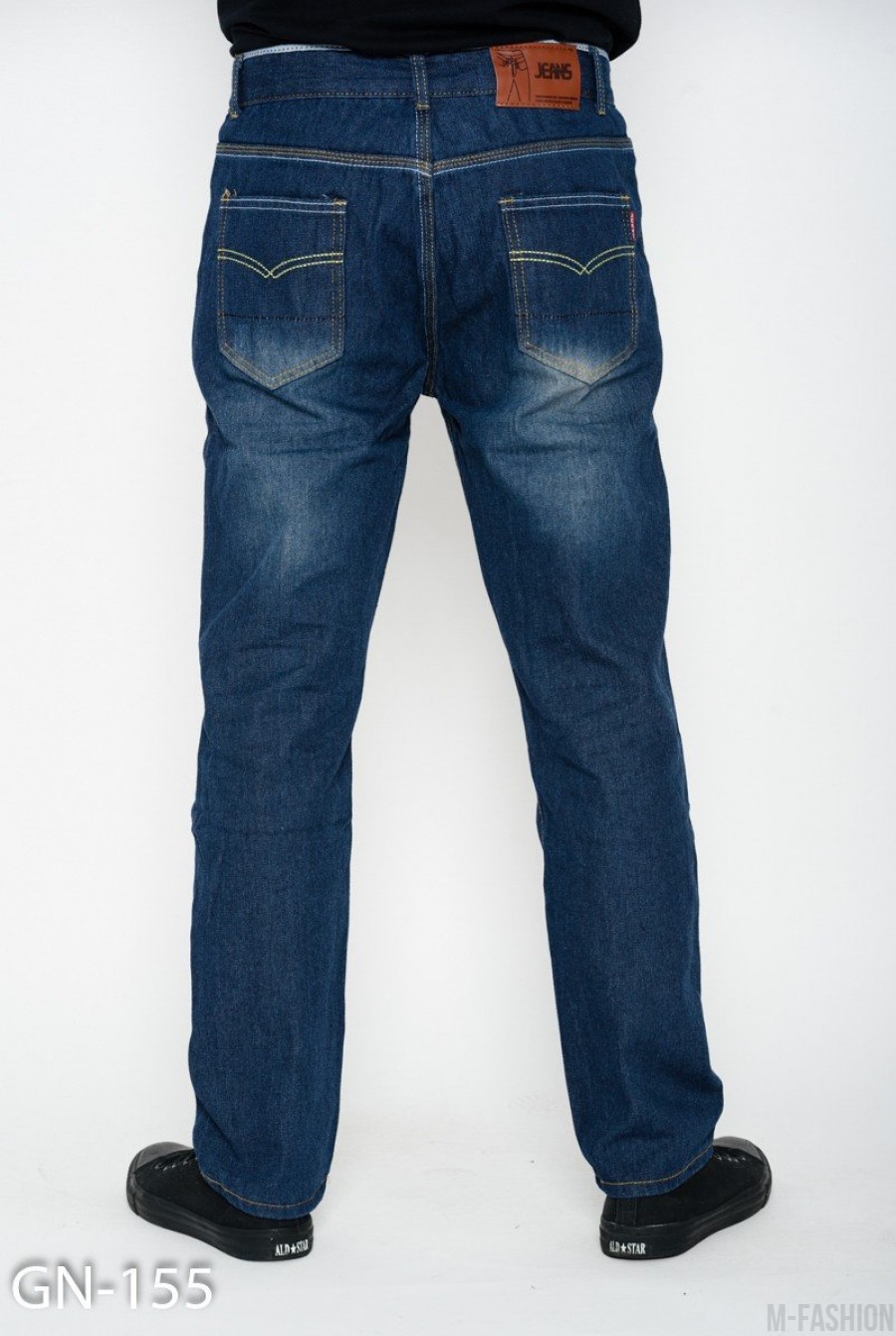 Синие классические джинсы с небольшими потертостями- Фото 3