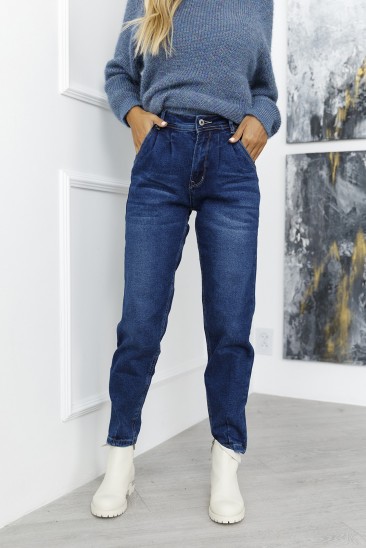 Синие свободные джинсы с потертостями