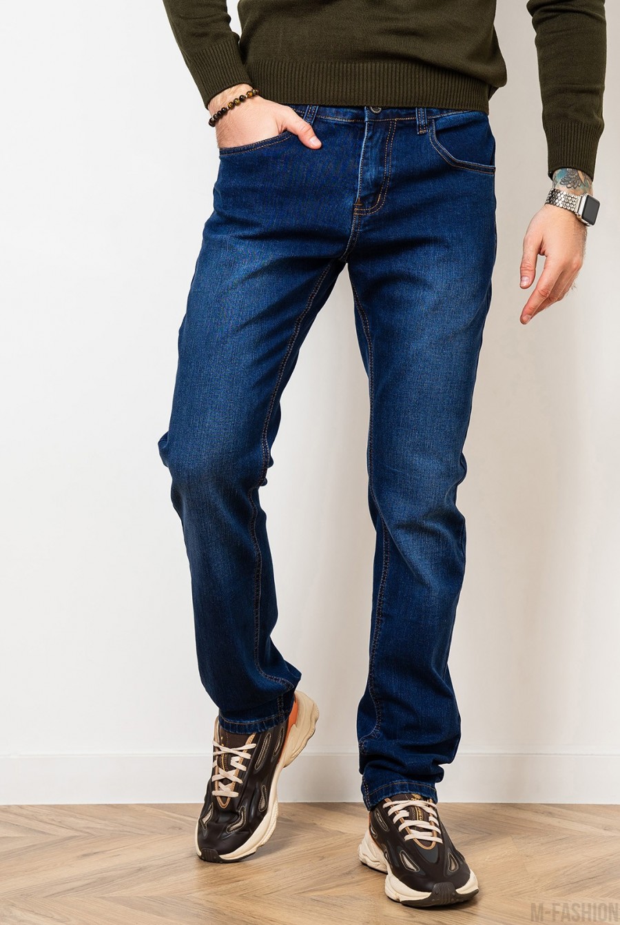 Синие джинсы с легкими потертостями - Фото 1